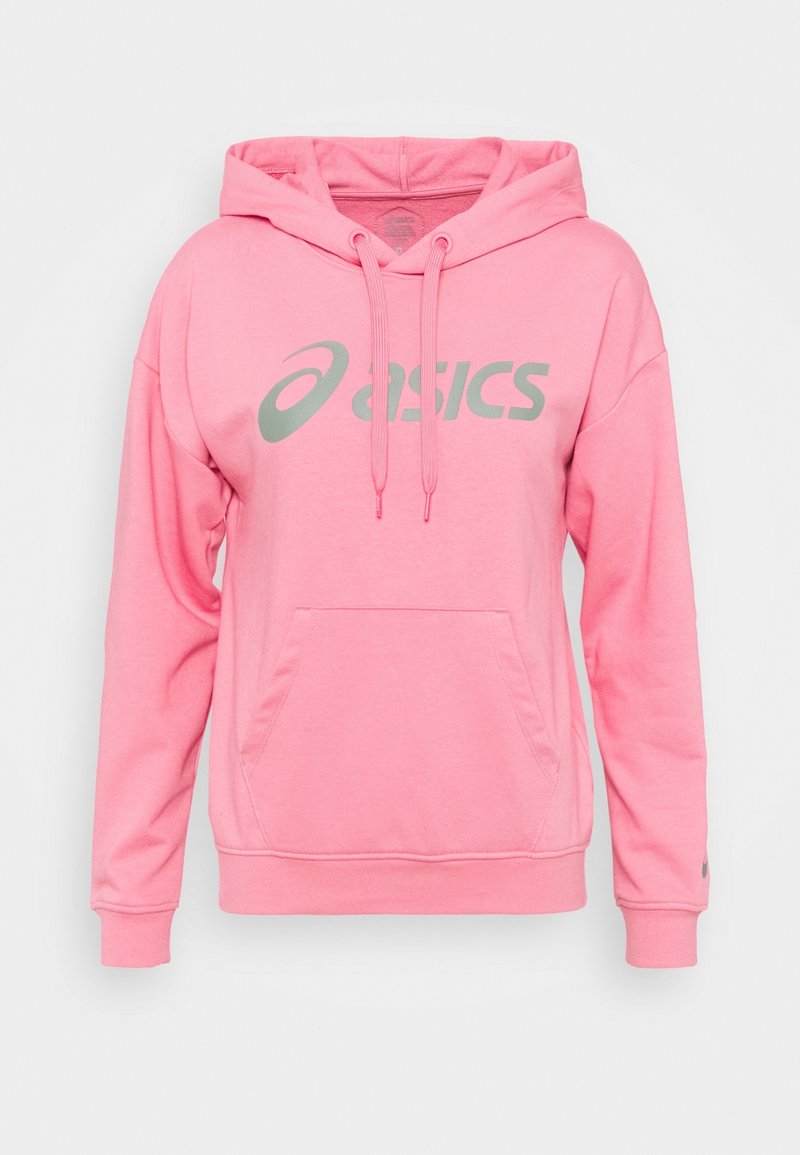 Růžová mikina ASICS s přední kapsou, nastavitelnou kapucí se stahovací šňůrkou a šedým značkovým logem přes hrudník.