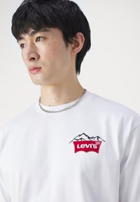 Levi's® VINTAGE FIT GRAPHIC - T-shirts print - white