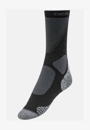 Chaussette noire avec des panneaux gris texturés variés ; dotée d'un renfort à la pointe et au talon, et d'une bordure ribbed pour un ajustement et un confort optimaux.