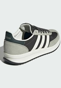 adidas Sportswear RUN 70S 2.0 - Zapatillas de trail running - shadow olive   off white   silver pebble