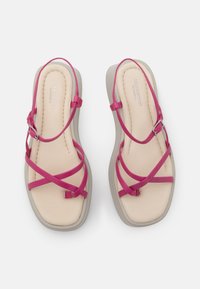 Vagabond COURTNEY - Sandálias em T - hyper pink