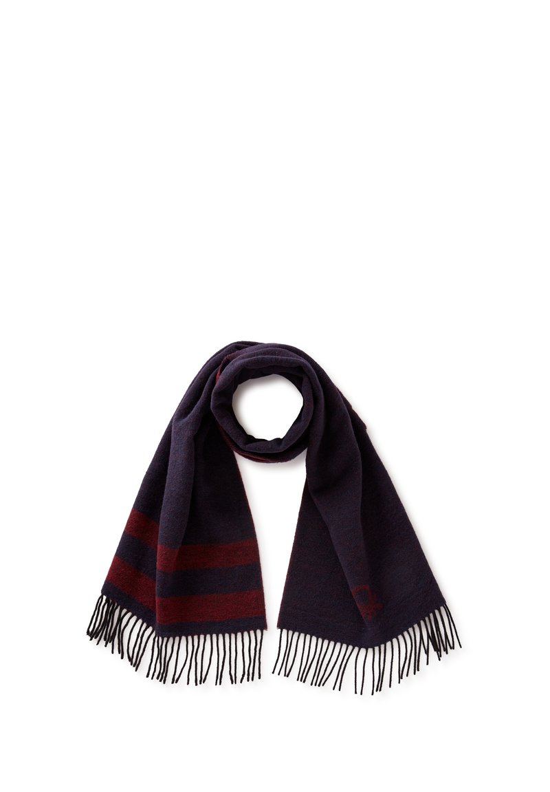 Tmavě modrá šála vyrobená z měkké vlny, s červenými pruhy a třásněmi na okrajích pro zvýraznění textury. Design je jednoduchý, ale elegantní.