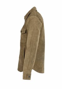 Barna szarvasbőr dzseki galléros nyakkivágással, első zsebekkel és gombos részletekkel az ujjvégeken. Puha tapintású és testhezálló kialakítású.