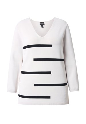 Hvid V-hals sweater med sorte, vandrette striber på forsiden, lange ærmer og ribkant ved manchetterne. Blød, strikket tekstur.