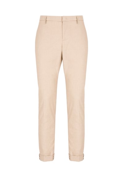 Pantaloni beige su misura con vestibilità slim, orli arrotolati, passanti per cintura e tessuto dalla texture liscia. Design semplice senza fantasie o decorazioni.