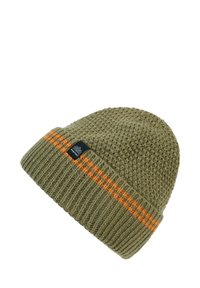 Dzianinowa czapka w kolorze oliwkowym z pomarańczowym paskiem i czarną metką. Posiada teksturowany wzór oraz dopasowany krój.