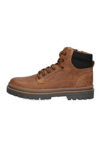 Bruine leren veterschoen tot de enkel met een gevoerd zwart kraagje en een dikke zwarte rubberen zool, zijaanzicht.