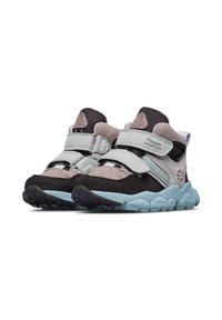 Scarpe da trekking leggere con una combinazione di colori grigi, neri e aqua. Presentano cinturini in velcro, una suola testurizzata e un colletto imbottito.