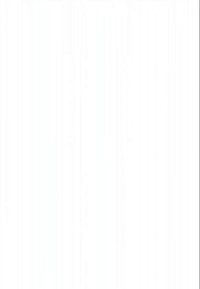 Solsken på en gata med bilar parkerade längs sidorna, en person som går på trottoaren och träd som kantar byggnaderna i ett stadsområde.