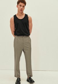 Next RELAXED FIT JOGGER STRETCH - Stoffhose - neutral
