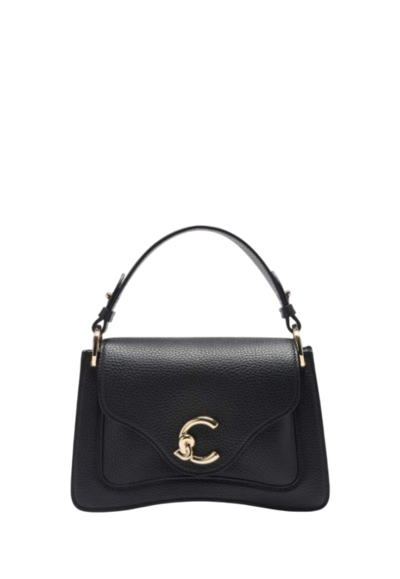Sac à main en cuir noir au design structuré, texture lisse, avec un emblème doré. Dispose d'une anse supérieure et d'une bandoulière ajustable.