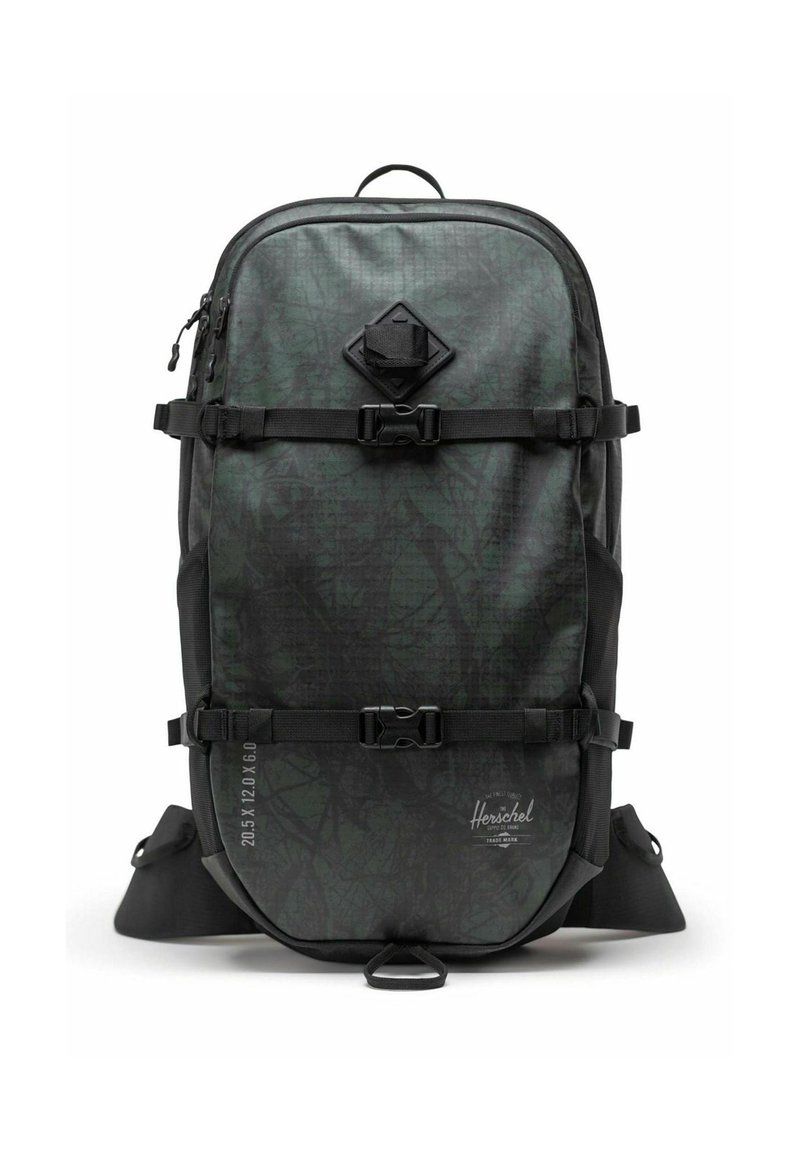 Sac à dos vert à motif avec des accents noirs, doté de sangles réglables, de fermetures à boucle sur le côté et d'une surface texturée. Conception durable.