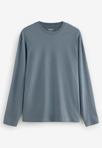 Langslavende t-shirt in leisteengrijs, gemaakt van zachte stof met een ronde halslijn en een ontspannen pasvorm. Heeft een minimaal ontwerp en geen zichtbare patronen.