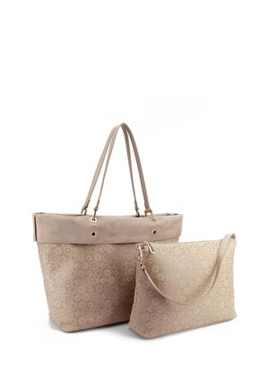 Due borse beige con motivi circolari abbinati; una grande borsa a mano con doppi manici, una borsa a tracolla più piccola con una singola tracolla.