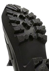 Derimod Plateaupumps - black