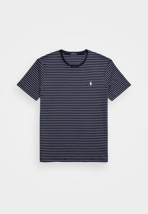 T-shirt bleu marine avec des rayures blanches horizontales, col rond, manches courtes, et un petit logo brodé sur la poitrine gauche. En matière coton.