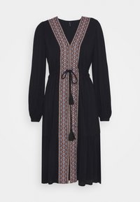 Schwarzes Kleid mit langen Ärmeln und tiefem V-Ausschnitt, das ein buntes geometrisches Muster an der Vorderseite sowie einen Kordelzug in der Taille aufweist.