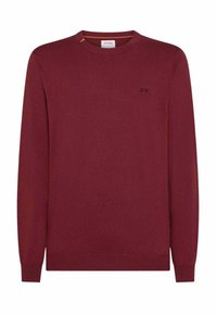 Maglione bordeaux realizzato in tessuto morbido, con colletto a girocollo, maniche lunghe e un piccolo logo nero sul lato sinistro del petto.