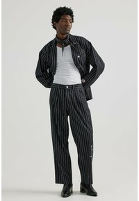 Lee - JMB STRIPED PANT - Pantaloni - black Immagine in miniatura 1