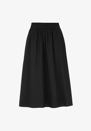 Zwarte, knielange rok met een elastische tailleband, gemaakt van een lichte stof, met een gladde textuur en een eenvoudige A-lijn vorm.