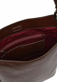 Comment entretenir un sac en cuir ? - Le blog de Pauline