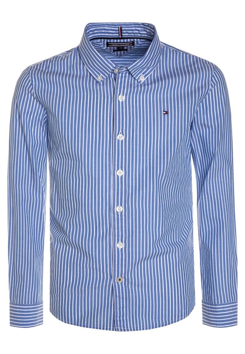 Blauw-wit verticaal gestreept button-up shirt met een puntkraag, lange mouwen en een klein logo op de linkerkant van de borst.