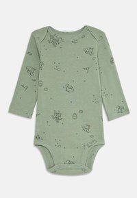 Grønn langermet baby bodysuit med svarte linjetegninger av drager, riddere, kroner, skjold, stjerner og flagg spredd over stoffet.