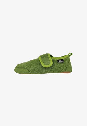 Groene vilten slipper met een ronde neus en verstelbare band. Heeft een gestructureerd oppervlak, zachte voering en een rubberen zool voor grip.