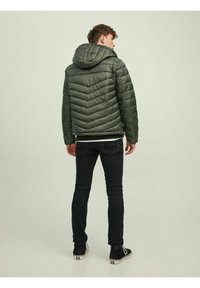 Jack & Jones JJEHERO PUFFER HOOD - Zimní bunda - rosin