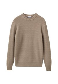Suéter de punto acanalado en color beige con cuello redondo, mangas largas y un acabado texturizado. Presenta un corte recto y dobladillo con puños.