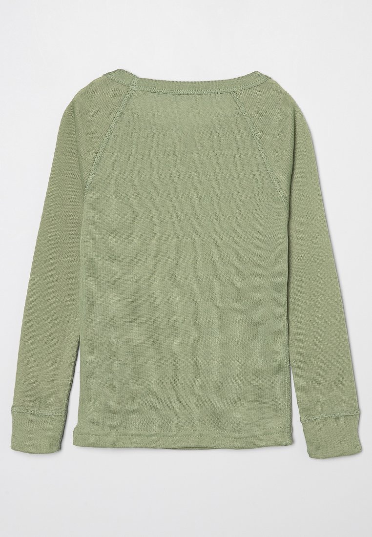 Langärmliges Hemd in Hellgrün, aus strukturiertem Stoff, mit Raglanärmeln und Rundhalsauschnitt. Saum und Bündchen sind sauber verarbeitet.