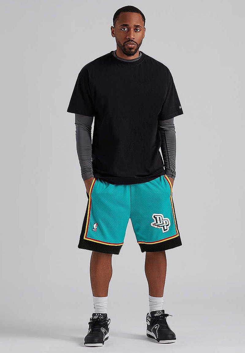 Mitchell & Ness MITCHELL & NESS LIFESTYLE - TEXTILIEN - HOSEN KURZ NBA DETROIT P 99 SHORT - Shorts - blau