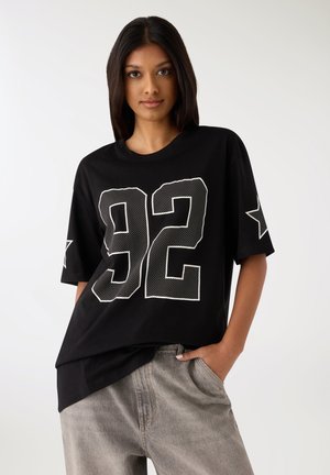 - T-shirt z nadrukiem