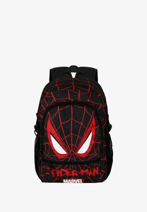 Sac à dos en tissu noir avec un design de masque de Spider-Man rouge, un motif de toile rouge et des accents d'yeux blancs ; comprend des bretelles ajustables et une poche avant.
