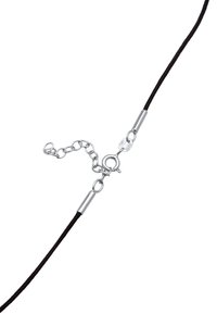 Sort flettet snor med sølvmetal hardware, der har en lobestegsklips og justerbar kæde til længdeændring.