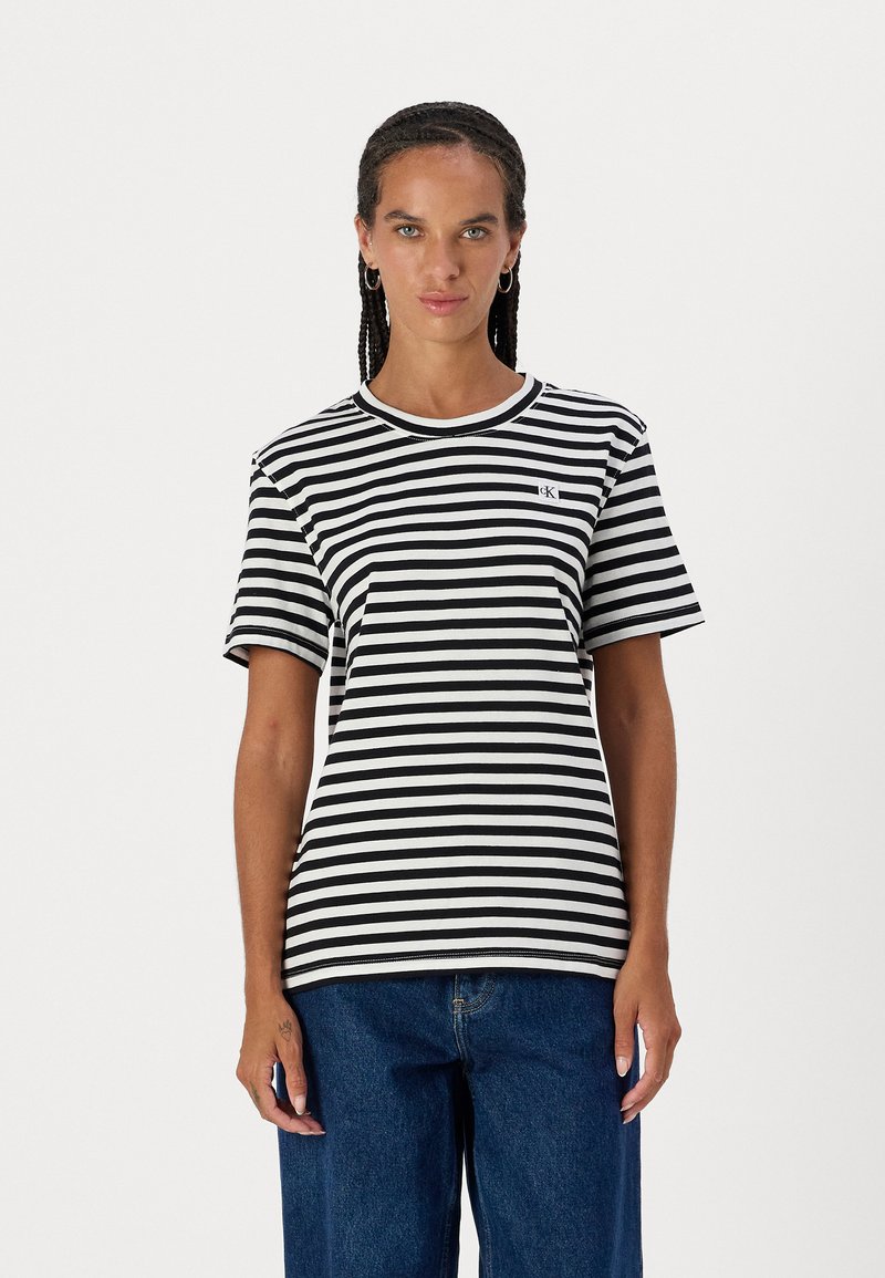 Calvin Klein Jeans BADGE REGULAR TEE - Βασικό μπλουζάκι - black/bright white