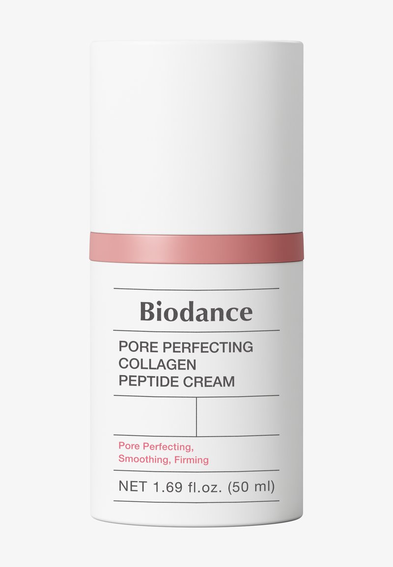 Biodance Pore Perfecting Collagen Peptid cremeflaske med hvidt og pink design, mærket til udglatning og opstramning, 50 ml størrelse.