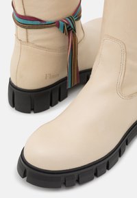Felmini SAURA - Botas de plataforma - anilex natural