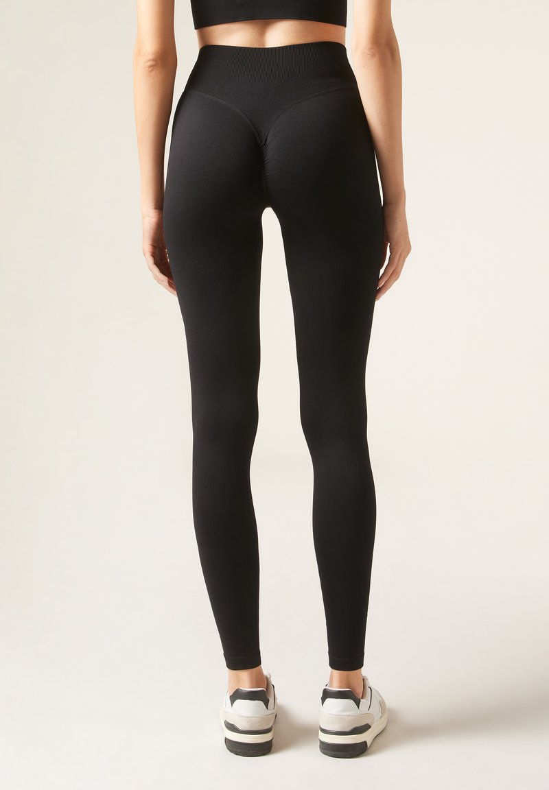 Gayrioddiy mushuklarni tomosha qiling Dima Bilanning qozi va jinsiy olatni