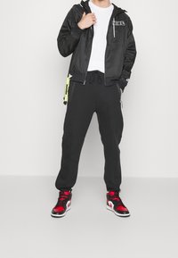 Nike Sportswear Teplákové kalhoty - black