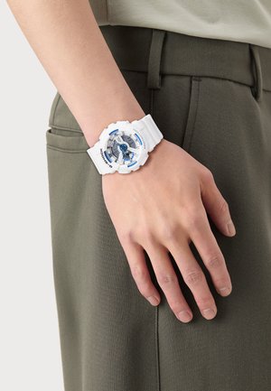 GA-110HDS-7A UNISEX - Chronograph watch - white