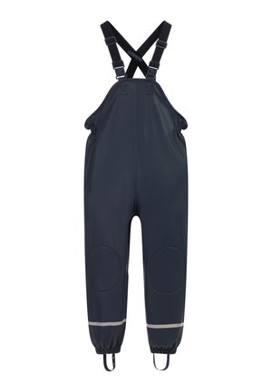 Dunkle wasserdichte Overalls mit verstellbaren gekreuzten Schulterriemen, elastischen Beinabschlüssen, Kniepolstern und reflektierenden Bändern über den Bündchen.