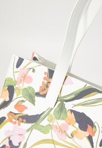 Ted Baker FLOWELA FLORAL PRINTED ICON BAG - Shopper - cream