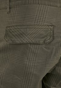 Urban Classics AOP GLENCHECK CARGO JOG PANTS - Cargobyxor - olive