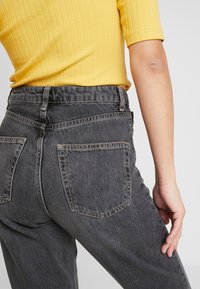 Topshop Tall Džíny Relaxed Fit - black denim