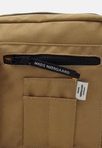 Mads Nørgaard BEL ONE CAPPA BAG UNISEX - Mala a tiracolo - kelp