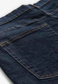 Thumbnail Image 9