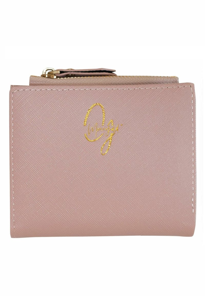 Rosa texturerad plånbok med guldlogotyp, dragkedjestängning och stickade detaljer. Kompakt design med en slät yta.