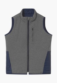 Szary kamizelka z wysokim kołnierzem, pikowanych granatowych akcentach, przednim zamkiem błyskawicznym i kieszenią na piersi z zamkiem. Wykonana z miękkiego, teksturowanego materiału.