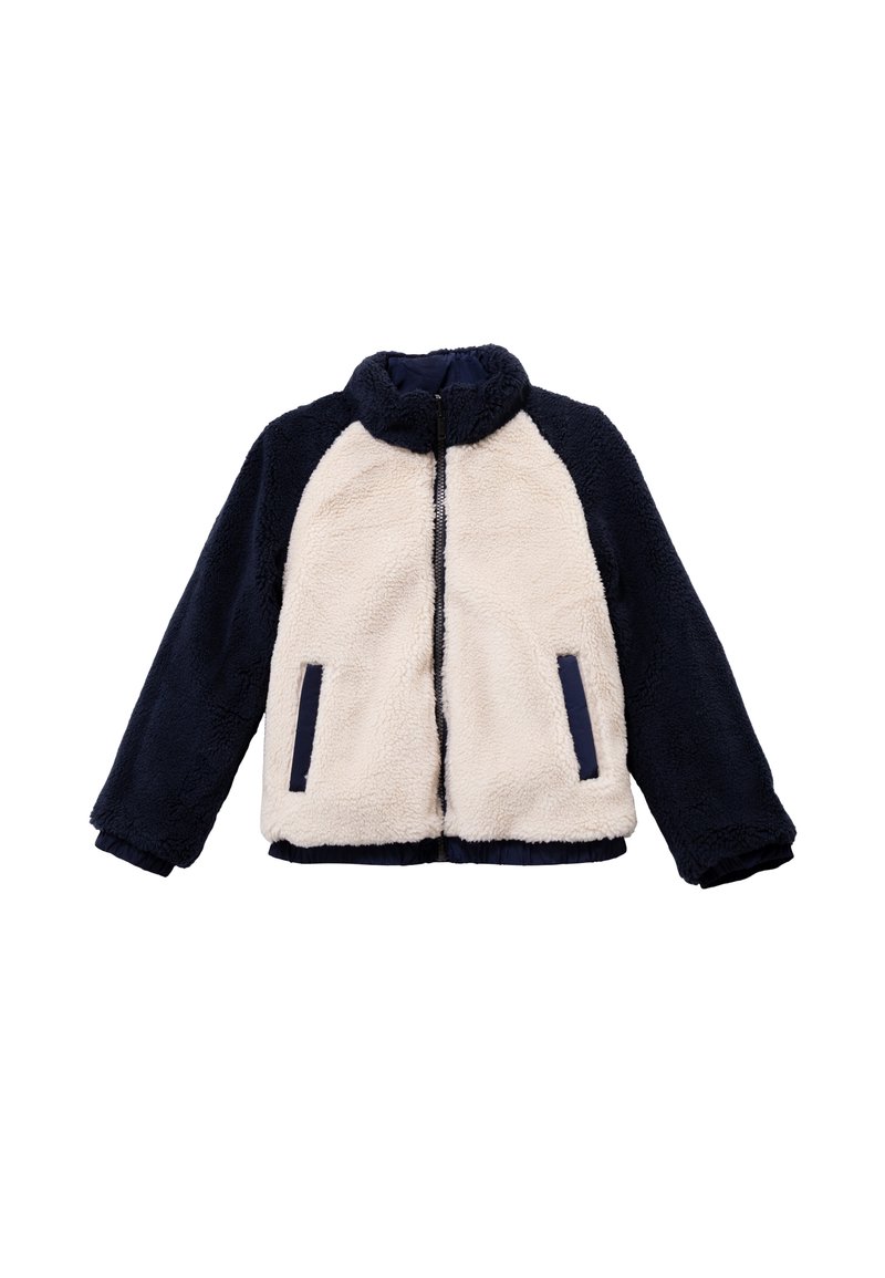 Chaqueta de forro polar con un esquema de colores azul marino y crema, que presenta un cuello alto, cierre de cremallera y dos bolsillos laterales.